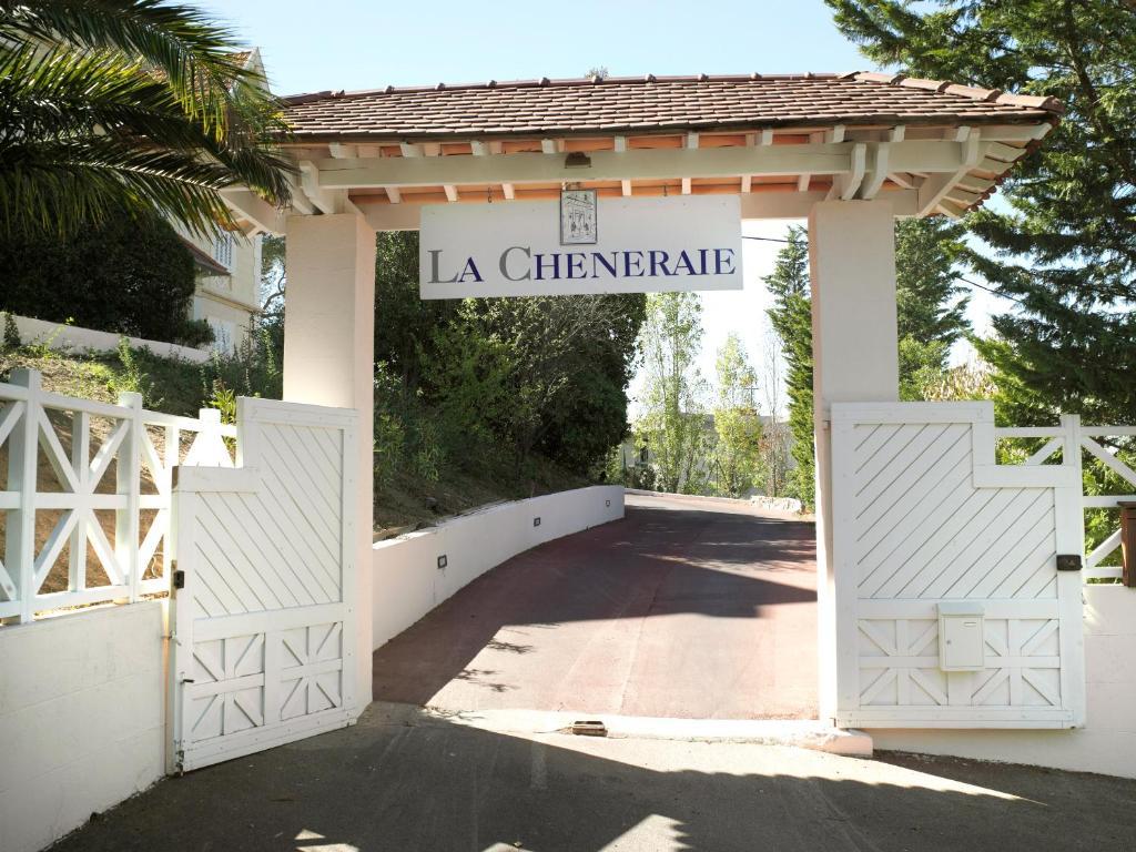 Hotel Villa La Cheneraie Saint-Raphael  Bagian luar foto